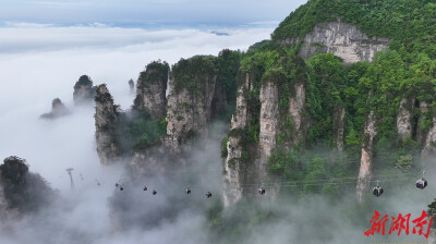峰起云间 如梦如幻