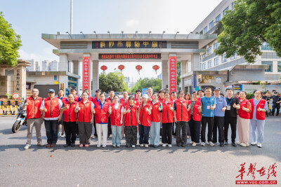 青春筑梦赴考场 志愿护航暖人心