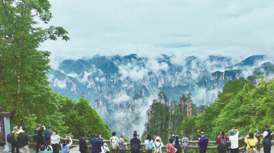 天子山上云如丝
