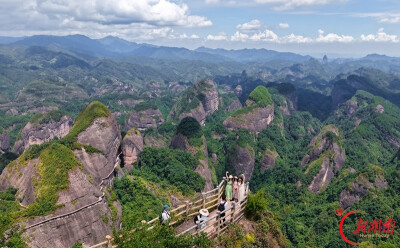 崀山迎来暑期旅游旺季
