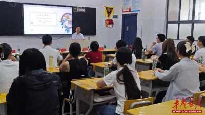沅江玉潭：新入职教师培训启幕，党支部书记开讲“幸福课堂”第一课