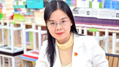 丹心化雨育新卉——记娄底市星星实验学校德育副校长欧阳丹卉