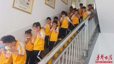 临澧县第三完全小学开展消防应急疏散演练