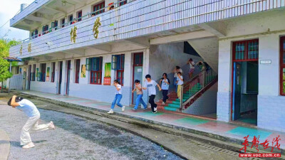 桃源县漆河镇郑坪小学举行2026年秋季消防应急防火逃生演练