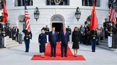 习近平出席美国总统特朗普在白宫举行的欢迎仪式