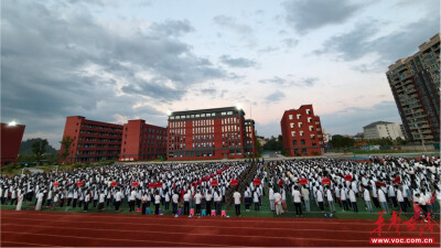武冈市篮深学校举行迎国庆红歌赛