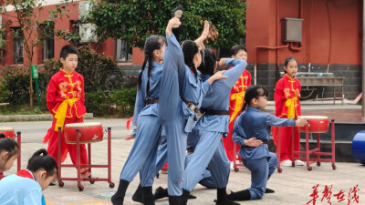 九华吉利学校开展“缅怀革命先烈，传承红色基因”主题国旗下展示