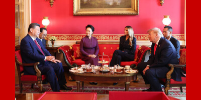 习近平和彭丽媛同美国总统特朗普夫妇茶叙