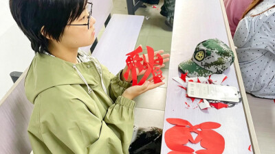 迷彩遇月圆 纸韵暖人心 湖南信息职院网络空间安全学院开展中秋剪纸主题活动