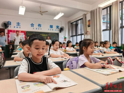 芦淞区贺家土小学开展一年级新生常规展示暨开笔礼活动