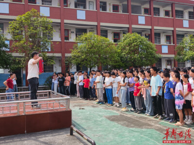 筑牢校园安全防线 武冈市邓家铺镇黄塘中学开展消防安全疏散演练 