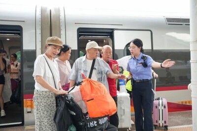 10月4日开售 老年旅客购 “敬”字火车票可享折上折优惠