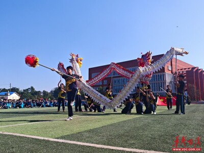 长沙市望城区职业中专第七届体育节暨“雷小锋”超级运动会火炬传递活动启幕