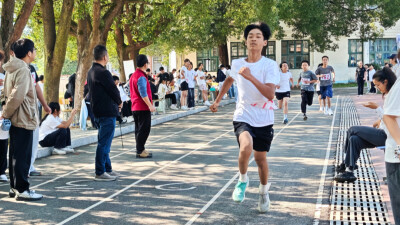 洪江市岩垅乡中心学校第二十届体育节点燃校园活力