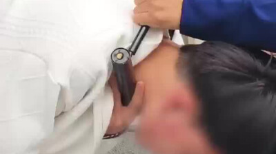 男子遭遇“锁喉”，消防员一招化解危机