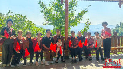 隆回县幼儿园开展退休教职工重阳慰问活动