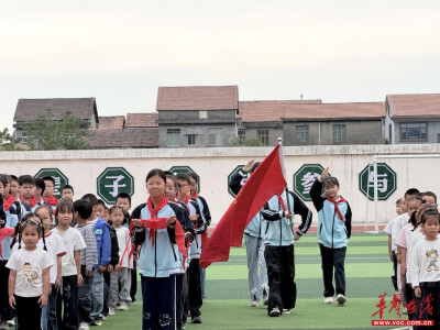 澧县小渡口镇中心小学2026年下学期一年级新队员入队仪式圆满举行