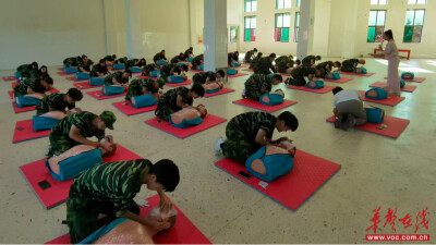 湖南劳动人事职业学院2026级新生“CPR+AED”应急救护技能培训顺利举办