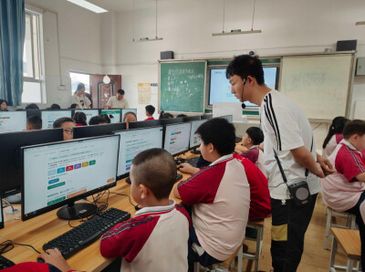 湖南省郑丽群数字教研工作室第六期线上研修在怀铁一小举行