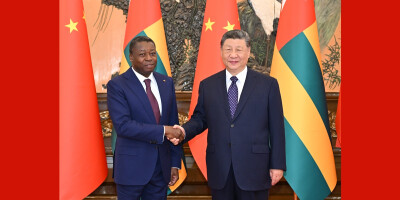 习近平会见多哥部长会议主席福雷