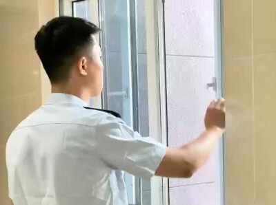 高层建筑发生火灾应该怎么做？消防员来教您