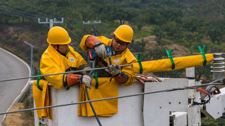 带电作业护暖冬