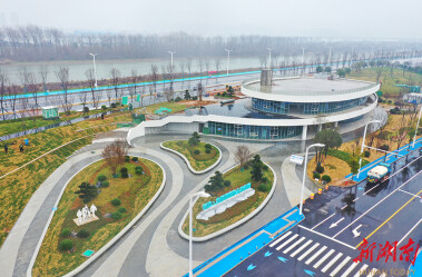 大泽湖畔又添新公园