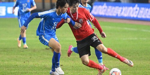 湘超联赛巅峰对决，长沙队客场2比1战胜株洲队