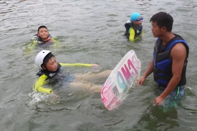 水精灵滑水夏令营丨火热报名中