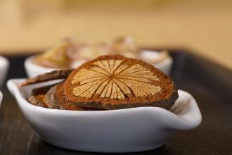 中医专家提醒你：脱发需对因治疗