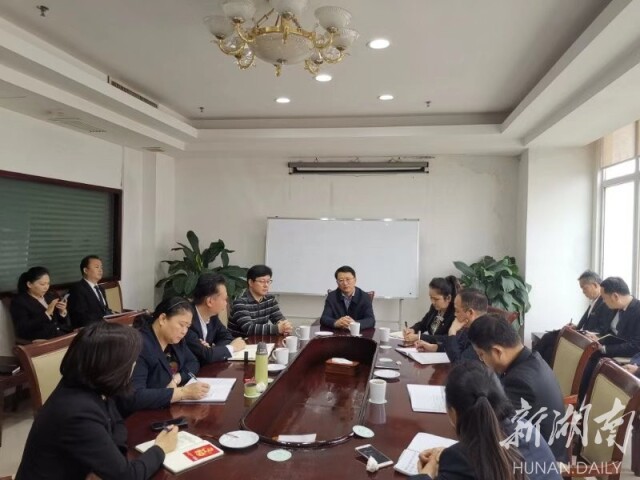 何文君看望慰问芙蓉宾馆工作人员