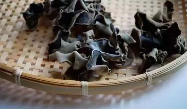 吃黑木耳中毒?都是泡发不当惹的祸