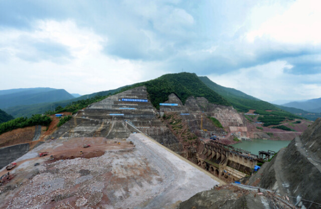 涔天河水库扩建工程大坝雏形初现