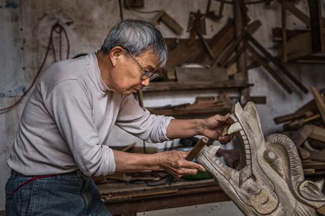 三等奖作品名称:《土家族毛古斯》(组图)     作者:彭明清作品名称