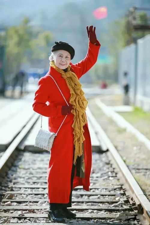 87岁的不老女神优雅的人生从来与年龄无关