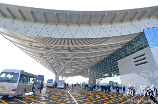 长沙火车南站东广场对外开放