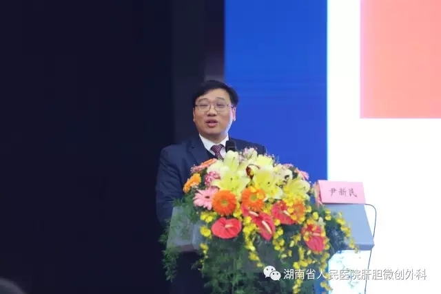李建伟教授分享"头侧入路的腹腔镜肝切除"第二军医大学附属长海医院