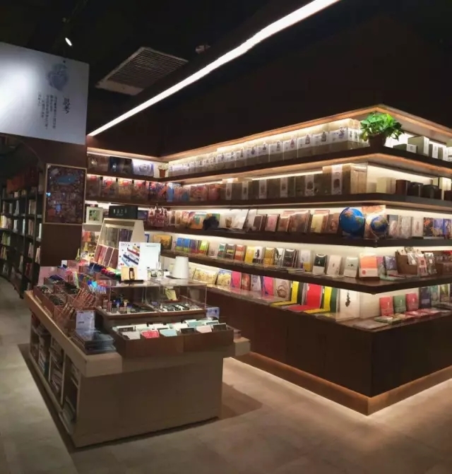 定王台最大的书店离开了这里有你的青春吗