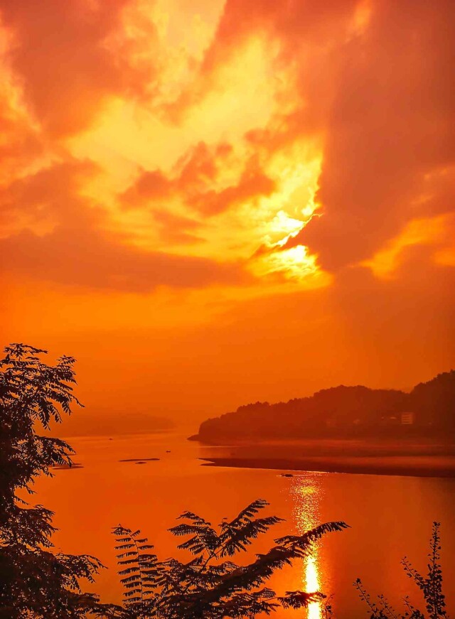 日出江山红似火