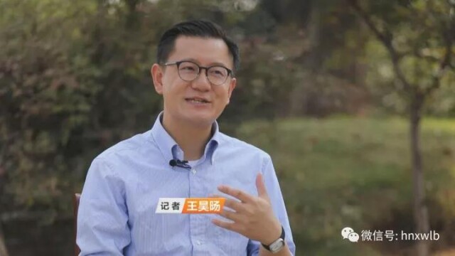 主持人 王昊旸:从小就听说湘潭有一句话叫"龙牌酱油灯芯糕",那你觉得