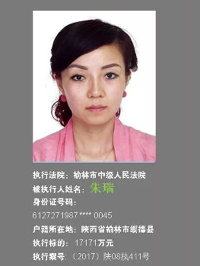 下,在西安一茶秀接受了华商报记者的采访,讲述了她和白世平的爱恨纠葛