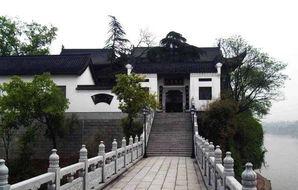 北雁南飞向此处,楚南雁城风光旖旎