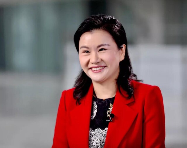 比如上班,我是公司董事长,保持严肃性.