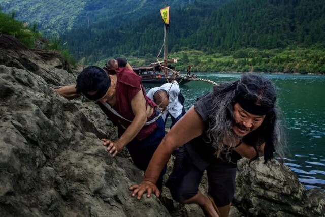 你可以坐上酉水的纤夫船,可以聆听远古的天籁之音