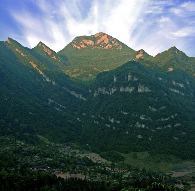 湖南屋脊壺瓶山