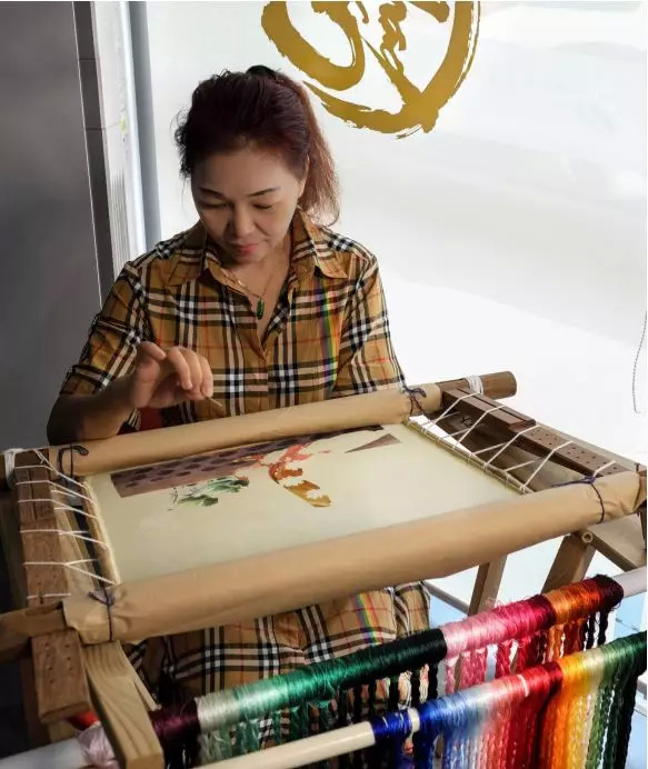 【同心筑梦——改革开放40年统一战线人物】李艳:针尖上的舞者