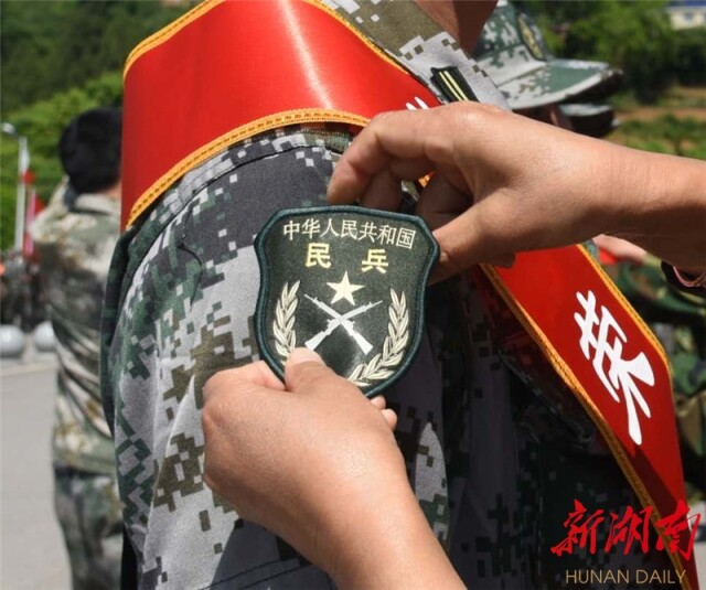 中国民兵军装图片