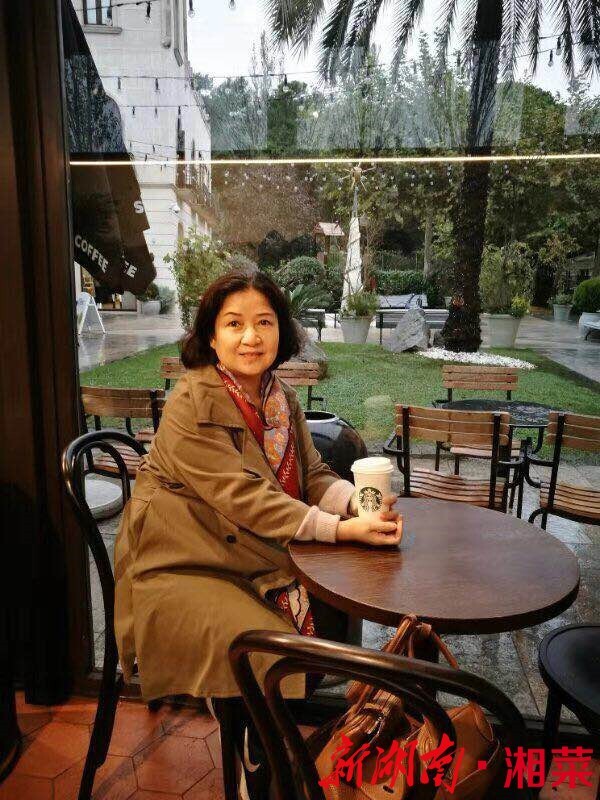 闻香品味 日见其醇——记品酒大师黄健辉