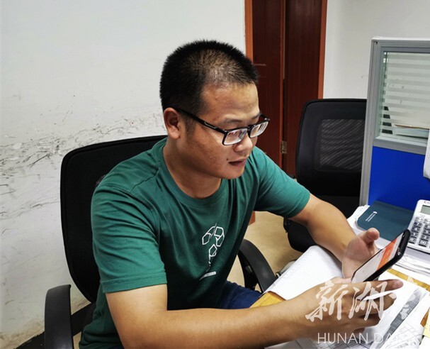 (谢伟认真答题)湖南日报·新湖南客户端8月16日讯(通讯员 谭浪  陈树