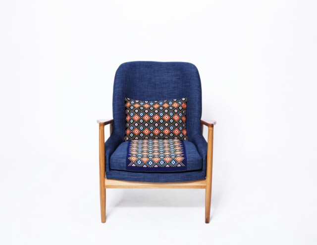 融合文化创意,利用现代信息技术和创意设计,提升土家织锦的美学度和